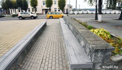 Кому помешала скамейка на центральной площади Крупок?
