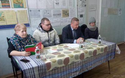 Первый заместитель председателя райисполкома и председатель райкома профсоюза работников АПК встретились с коллективом МТК &quot;Борки-2&quot;