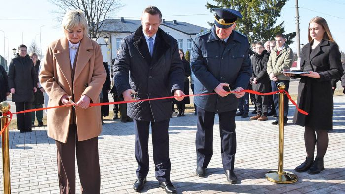 В Крупках открыли новую Доску Почета и провели торжественную церемонию вручения паспортов молодым гражданам Беларуси