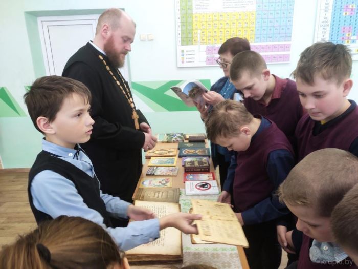 В Холопеничской школе провели час православия