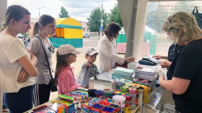 Побывали на школьной ярмарке. Расспросили крупчан, как они готовятся к школе