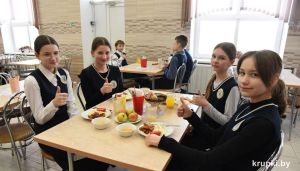 В меню школьников Крупского района включены новые блюда с учетом предпочтений детей
