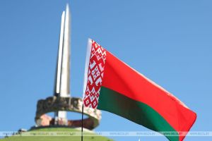 Лукашенко в День Независимости возложил венок к подножию Кургана Славы