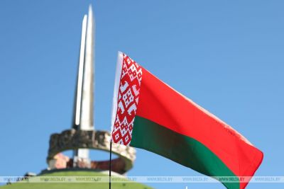 Лукашенко в День Независимости возложил венок к подножию Кургана Славы