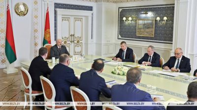 &quot;Чего над людьми издеваетесь?!&quot; Лукашенко выступил за комфортную и безопасную альтернативу маршруткам