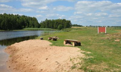 Для жителей Холопенич обустроили местный пляж