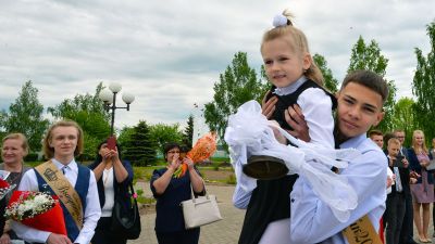 В школах района прошли последние звонки. Побывали в Колосовской школе (фото)