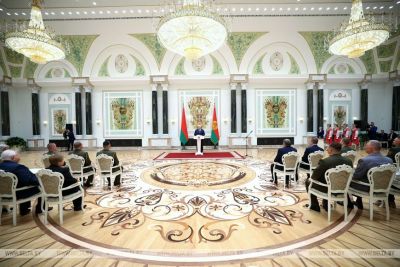 Лукашенко о военной подготовке и учениях: если хотим жить, мы должны уметь все