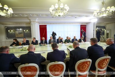 Закрытие магазинов на селе, завышение зарплаты руководства. Лукашенко раскритиковал работу Белкоопсоюза