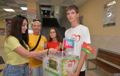 Активисты общественных объединений провели  акцию «В школу с добрым сердцем»