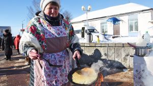 В Крупках с песнями, забавами и конкурсами встречали весну (фото)
