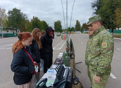 Школьники Крупского района побывали Институте пограничной службы