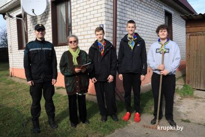 Юные спасатели-пожарные оказывают крупчанам шефскую помощь