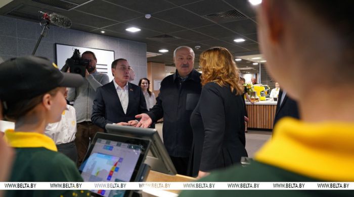 Лукашенко предложил расширить сеть ресторанов "Мак.бай" и в районных центрах
