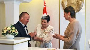Супруги Владимир и Майя Саковец торжественно зарегистрировали &quot;золотую свадьбу&quot;