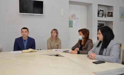 Если собаки не зарегистрированы, то как хозяев обязать это сделать? В Крупках прошла очередная диалоговая площадка