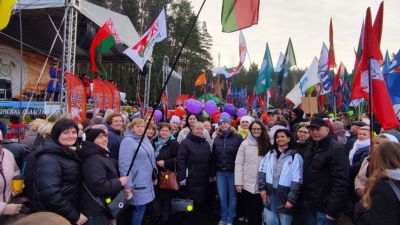 Крупчане посетили IV чемпионат по колке дров среди СМИ