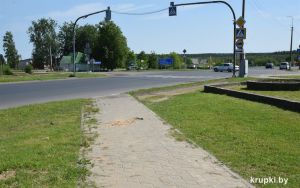 Тротуарная дорожка от Евроопта по улице Московской ведет в никуда