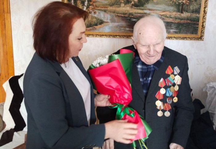 Крупчане продолжают принимать поздравления с Днем Победы