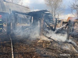 В Красновке сгорели три надворные постройки