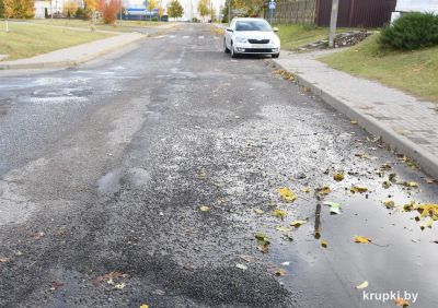 На улице Мира заделали яму на дороге