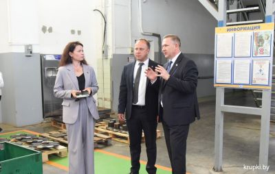 Председатель Крупского райисполкома ознакомился с работой и встретился с руководящим составом ООО «Амкодор-Можа»