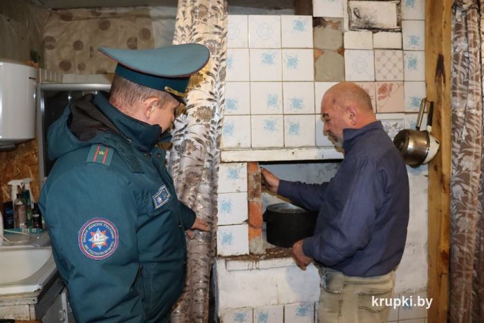 Спасатели провели &quot;безопасные&quot; рейды в Холопеничском сельсовете