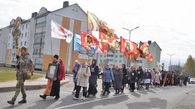 В Крупках стартовал общеепархиальный пасхальный крестный ход, посвященный Великой Победе
