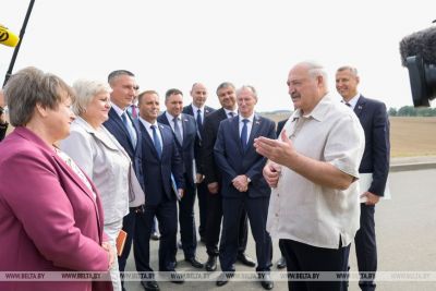 &quot;Крестьяне - молодцы в этом году&quot;. Лукашенко высоко оценил работу аграриев во время уборочной