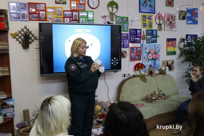 Спасатели посетили Крупский ТЦСОН с профилактическим мероприятием