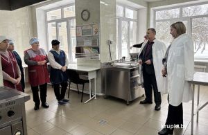 В меню школьников Крупского района включены новые блюда