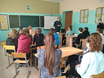 Представители МЧС встретились с крупскими школьниками
