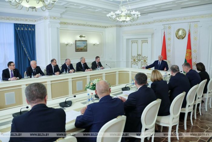 Лукашенко: жилье для многодетных семей нужно равномерно распределять по всей стране