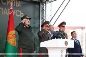 Лукашенко: мощь и силу армии определяют преданные родной стране военнослужащие
