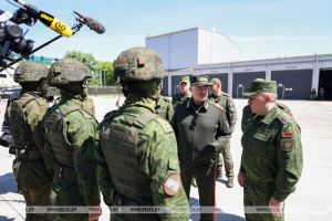 Военная тематика в центре внимания. Лукашенко приехал к ракетчикам в Осиповичский район
