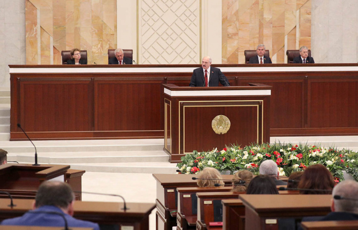 Лукашенко: правительство и местная власть должны незамедлительно реагировать на рост цен