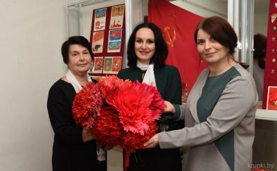 Крупская районная организация РОО &quot;Белая Русь&quot; провела акцию &quot;Гвоздика - мировой цветок&quot;