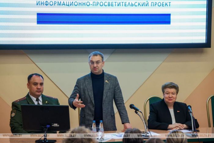 Прямой разговор о будущем: эксперты и депутаты разъясняют молодежи, как решения ВНС касаются каждого