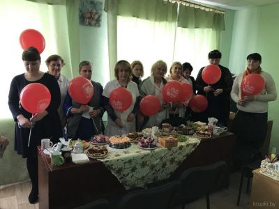 Председатель райкома профсоюза работников АПК Валентина Козел поздравила коллег с Днем матери
