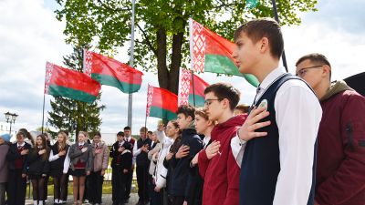 Торжественный ритуал чествования государственных символов Республики Беларусь состоялся в Крупках (фото)