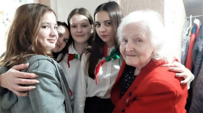 Минтруда: акция &quot;От всей души&quot; дарит атмосферу праздника одиноким пожилым людям