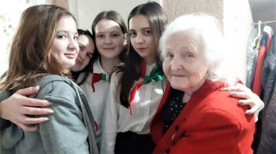 Минтруда: акция &quot;От всей души&quot; дарит атмосферу праздника одиноким пожилым людям
