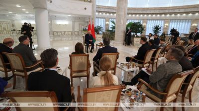 Лукашенко: я хочу нормальных отношений с Западом, одно условие - не лезть в наш огород