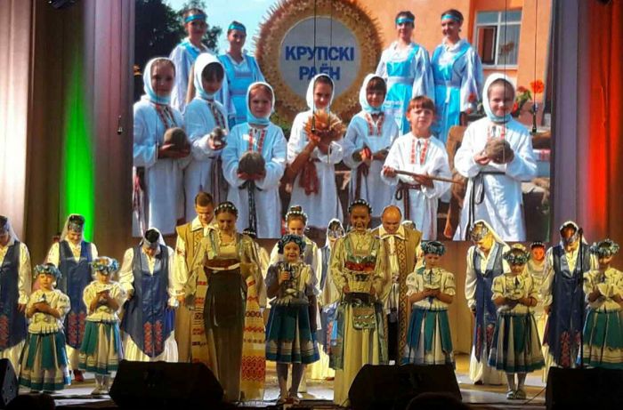 Крупские артисты показали свои таланты на фестивале народного творчества “Напеў зямлі маёй”