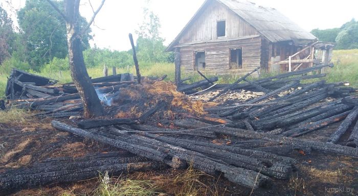 В д. Журавы сгорела надворная постройка