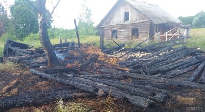 В д. Журавы сгорела надворная постройка
