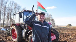 Мехдворы сельхозорганизаций Крупского района пополнились новой техникой