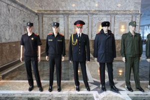 Александру Лукашенко представили новые образцы военной формы