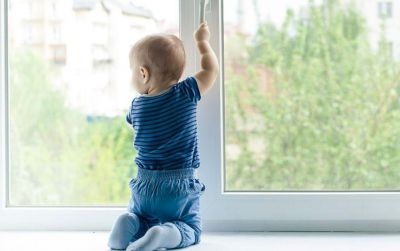 Крупский РОЧС: Никогда не держите окна открытыми, если дома ребенок