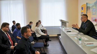 Политолог, декан факультета философии и социальных наук БГУ встретился с крупской молодежью